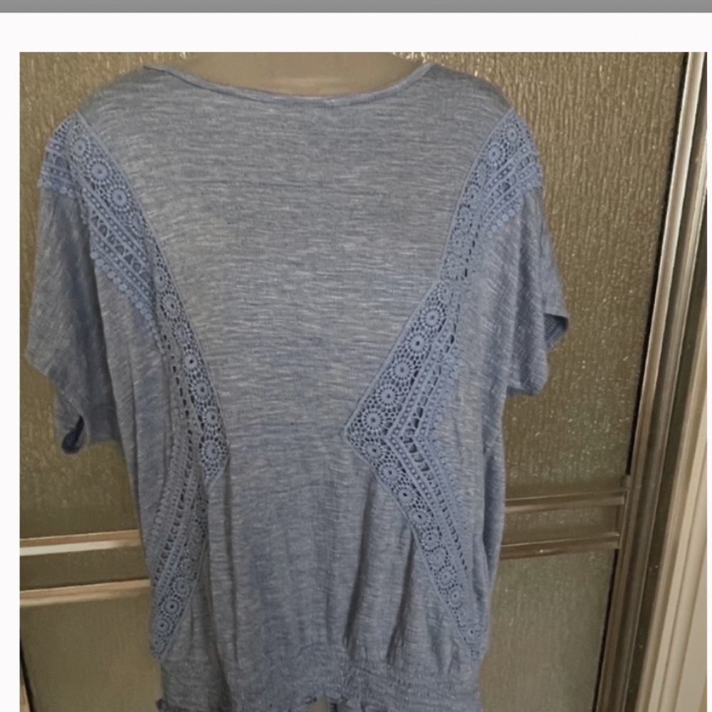 I.N. STUDIO Women's blue top with lace , plus size 1X - Picture 3 of 5